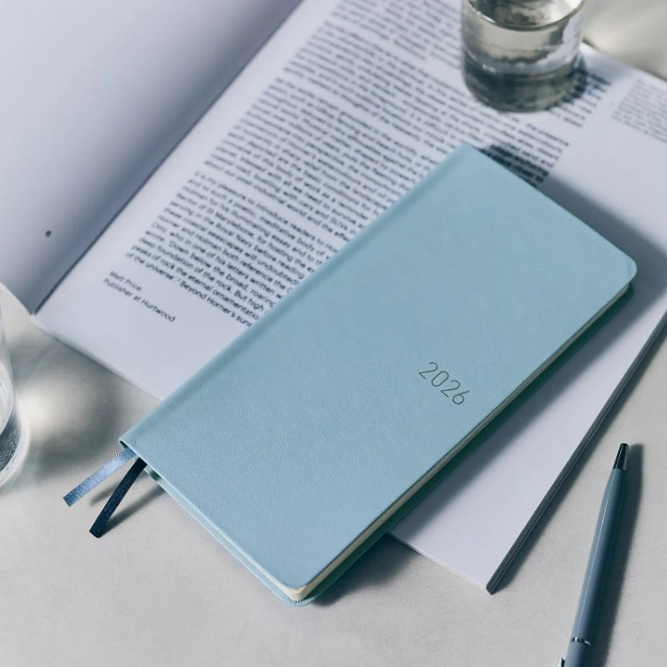 Hobonichi Weeks Book (English) JANUARY 2026 - Leather: Snow Blue